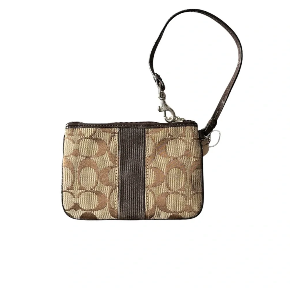 Coach Signature C Jacquard Print Classic Wrislet
Excellent overall condition - Picture 2 of 4